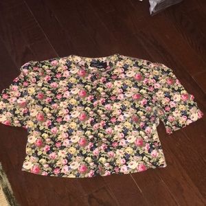 Vintage floral puffy sleeves